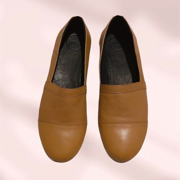 Penner Footwear Caramel on Black flats 6.5 - Picture 1 of 7